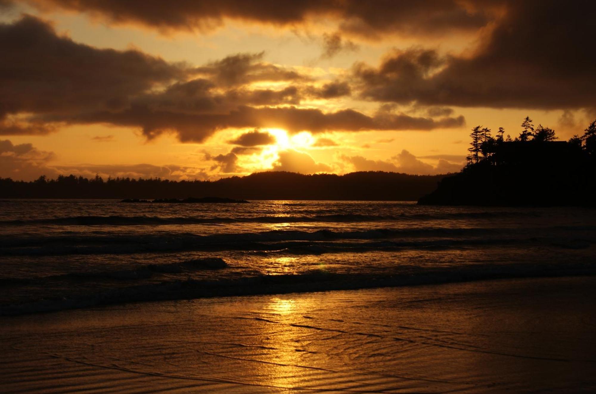 Mackenzie Beach Resort Tofino Exterior foto