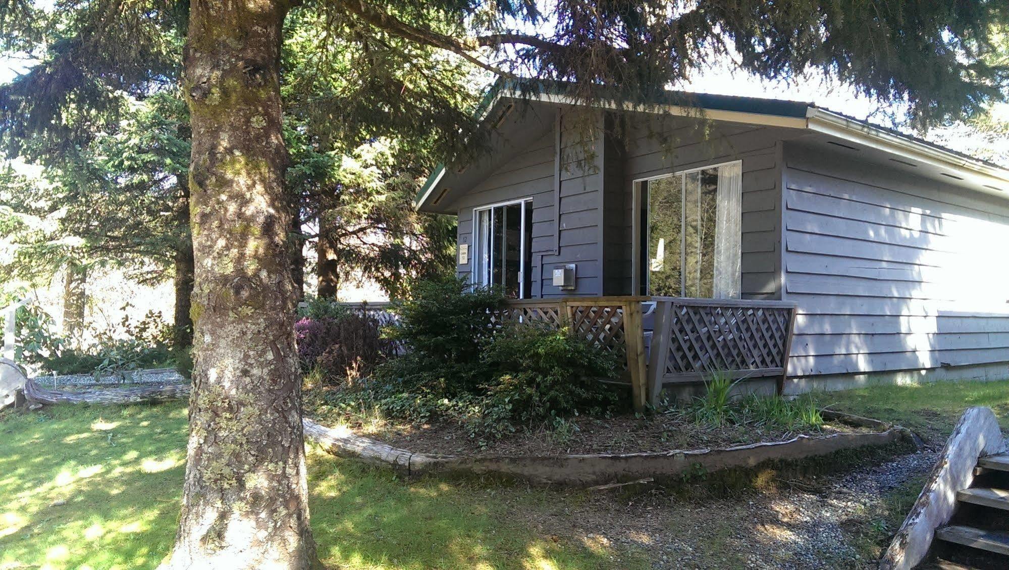 Mackenzie Beach Resort Tofino Exterior foto